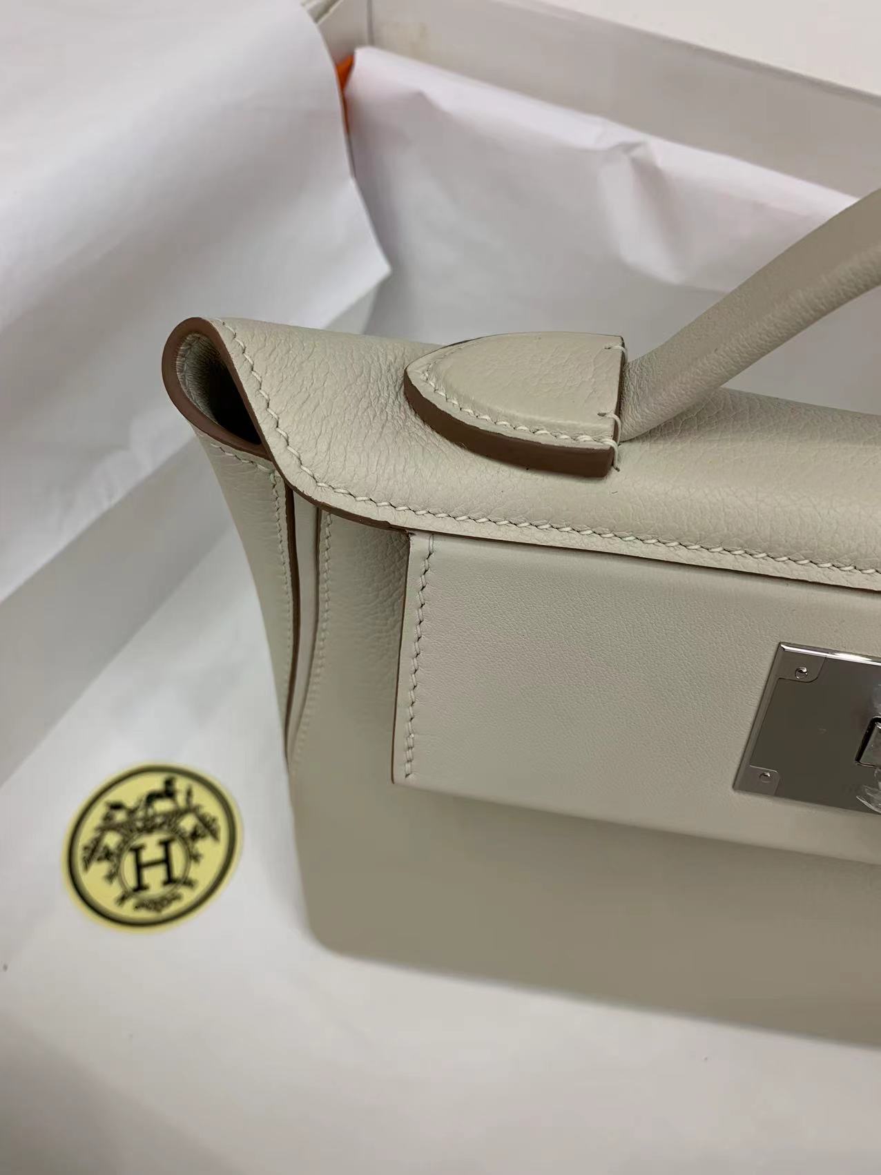 Hermes Kelly Mini 2424 21cm Handbag in Cream White Clemence Leather 